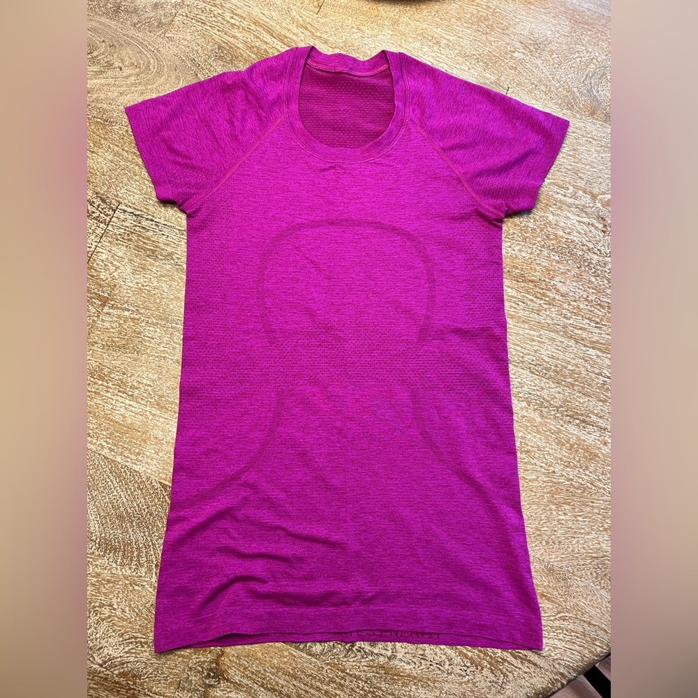 Lululemon Swiftly Tech short sleeve - size 6